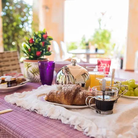 Relais Del Borgo- Domo Penzion Porto San Paolo (Sardinia)