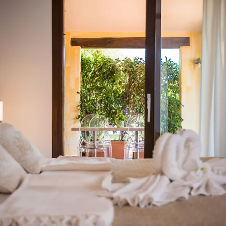 Relais Del Borgo- Domo Penzion 4*